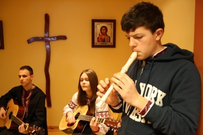 Спільне колядування у церковній світлиці в Ґіжицьку 2014 (33)