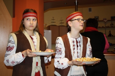 Спільне колядування у церковній світлиці в Ґіжицьку 2014 (4)