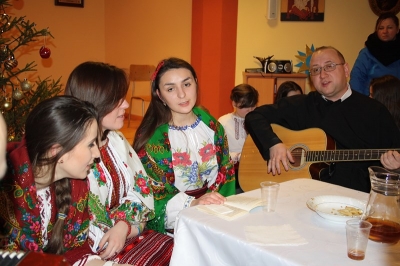 Спільне колядування у церковній світлиці в Ґіжицьку 2014 (21)
