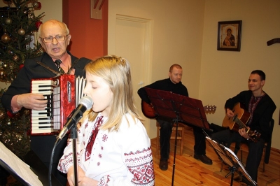 Спільне колядування у церковній світлиці в Ґіжицьку 2014 (34)